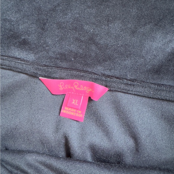 Lilly Pulitzer Elegant Black Off-Shoulder Top - Picture 2 of 3